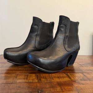 Women's John Fluevog black leather booties size 8